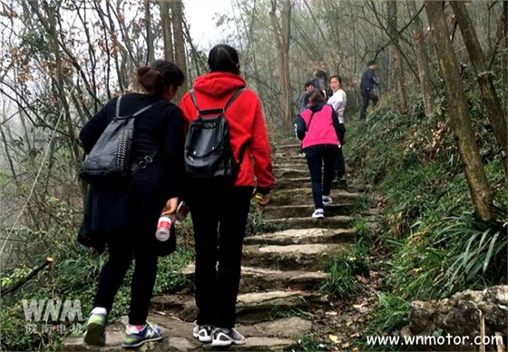 皖南电机工会组织女员工登山庆&ldquo;三八节&rdquo;